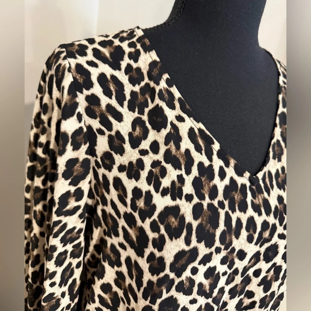 NWT Vince Camuto Leopard Smocked Blouse